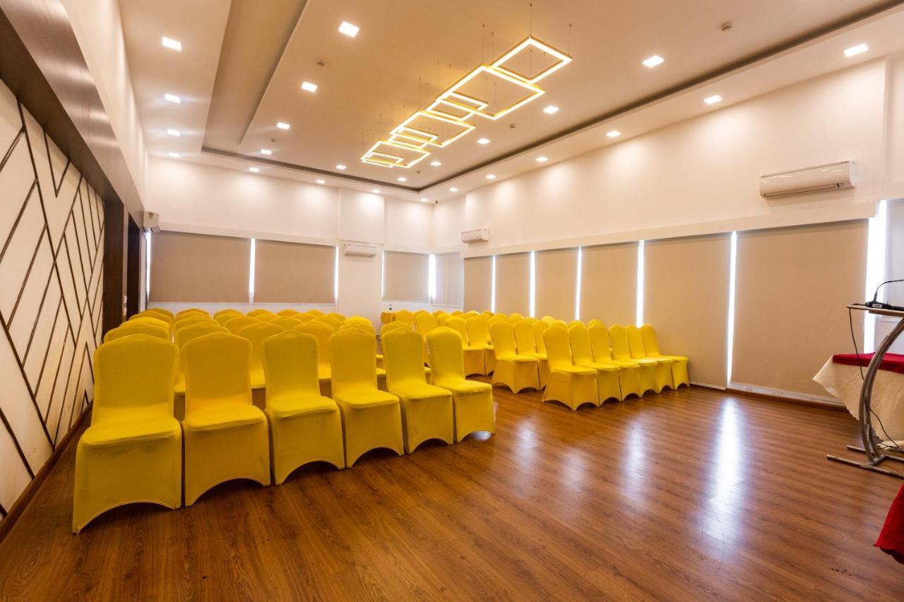 Hotel Clubhouse Nami Residency, Ahmadabad Zewnętrze zdjęcie