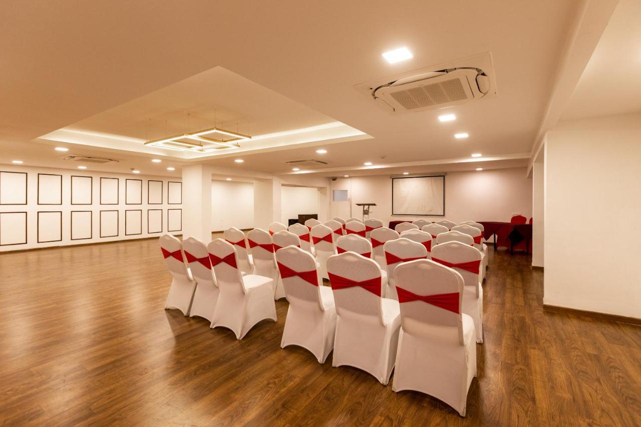 Hotel Clubhouse Nami Residency, Ahmadabad Zewnętrze zdjęcie