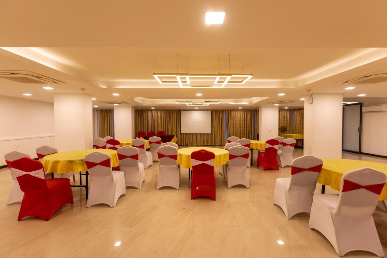 Hotel Clubhouse Nami Residency, Ahmadabad Zewnętrze zdjęcie