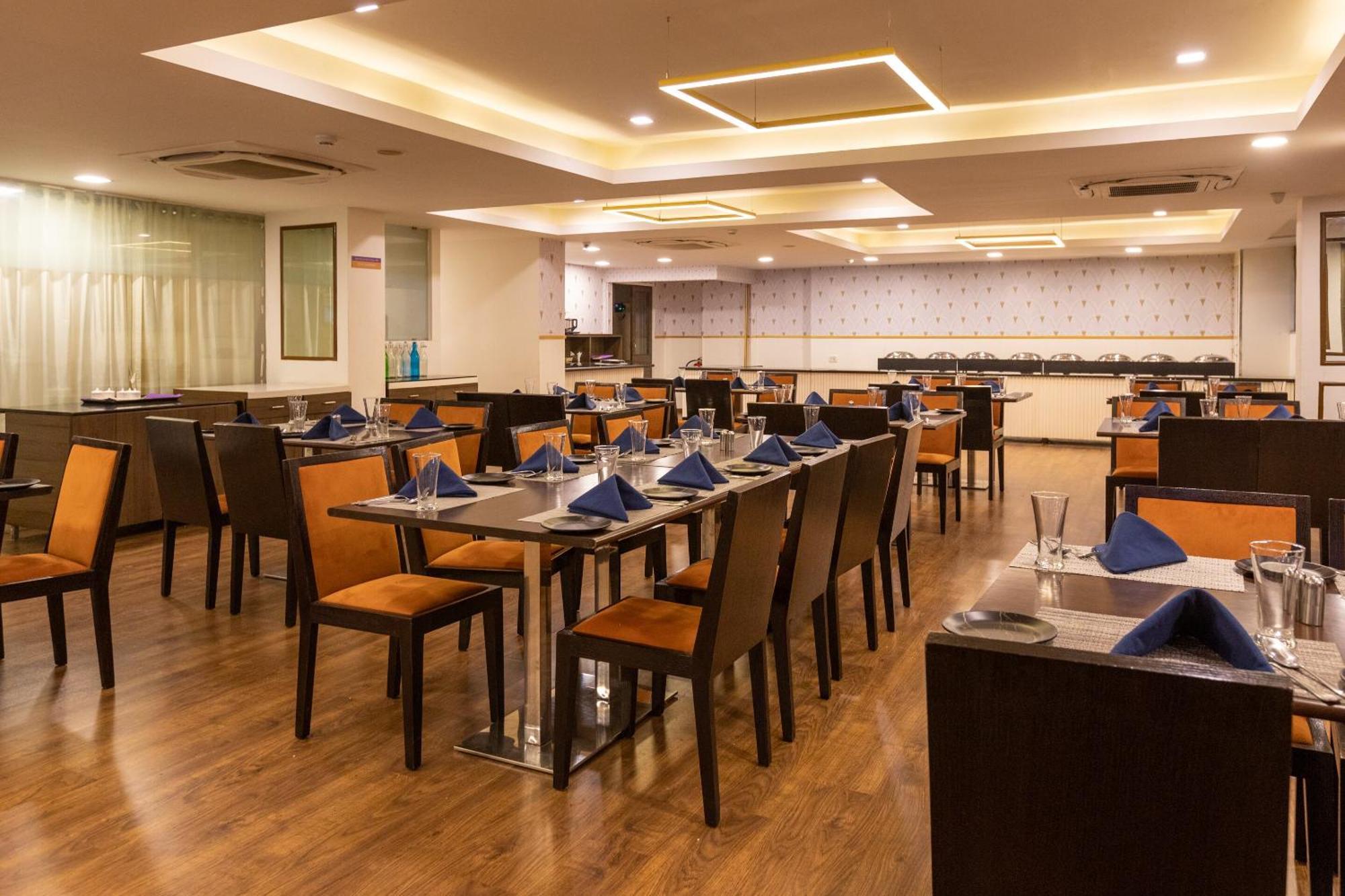Hotel Clubhouse Nami Residency, Ahmadabad Zewnętrze zdjęcie