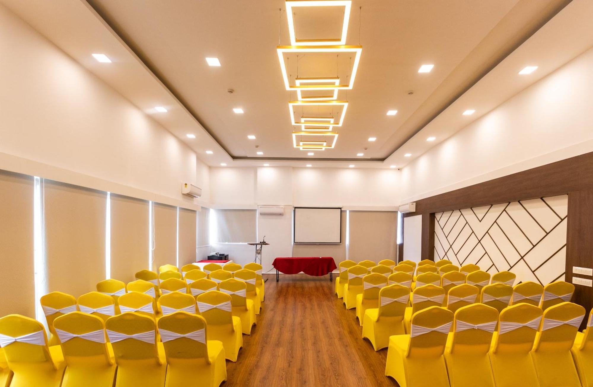 Hotel Clubhouse Nami Residency, Ahmadabad Zewnętrze zdjęcie