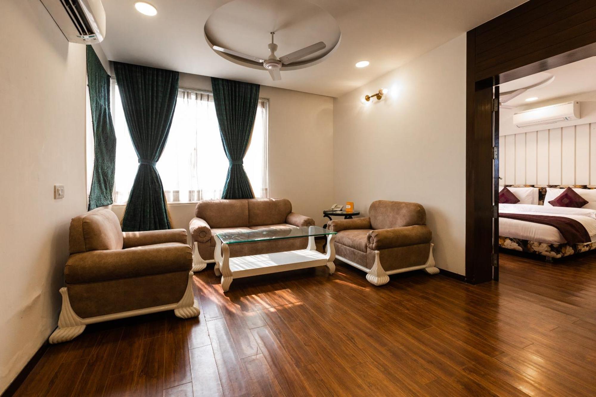 Hotel Clubhouse Nami Residency, Ahmadabad Zewnętrze zdjęcie