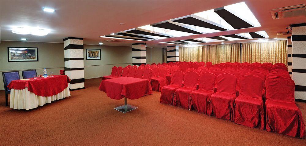 Hotel Clubhouse Nami Residency, Ahmadabad Zewnętrze zdjęcie
