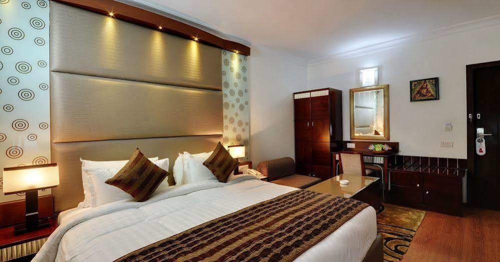Hotel Clubhouse Nami Residency, Ahmadabad Zewnętrze zdjęcie