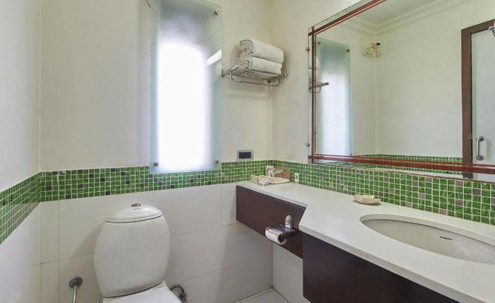 Hotel Clubhouse Nami Residency, Ahmadabad Zewnętrze zdjęcie