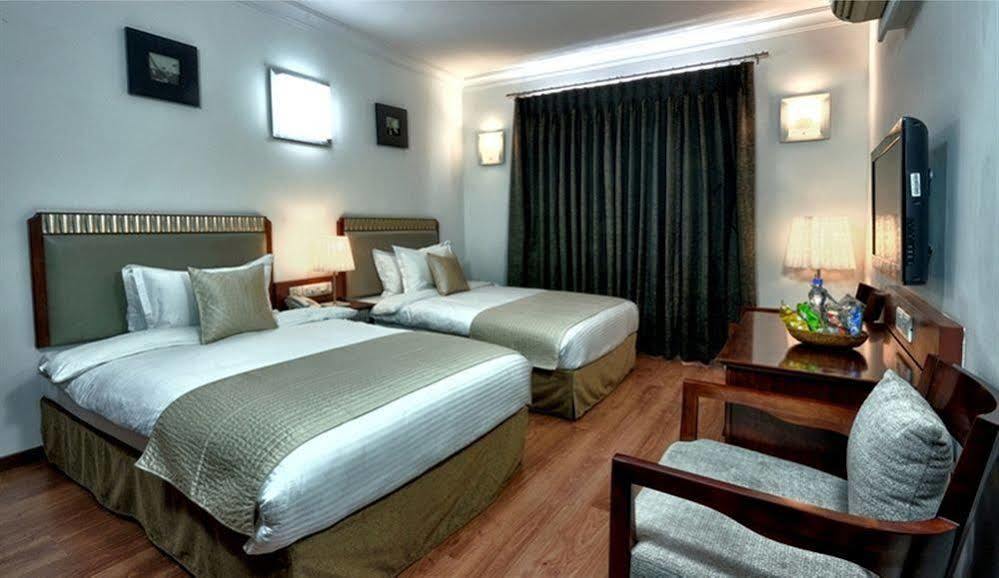 Hotel Clubhouse Nami Residency, Ahmadabad Zewnętrze zdjęcie